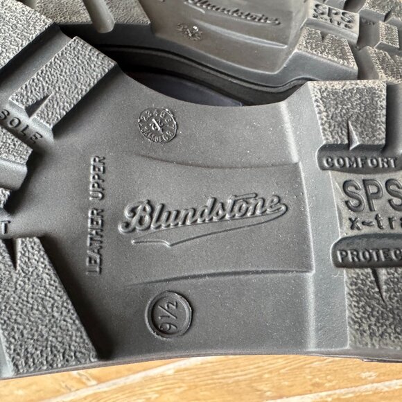 NWOT Blundstone Navy Blue Leather Chelsea Boots in Men's 9.5/Women's 11 - Picture 10 of 12